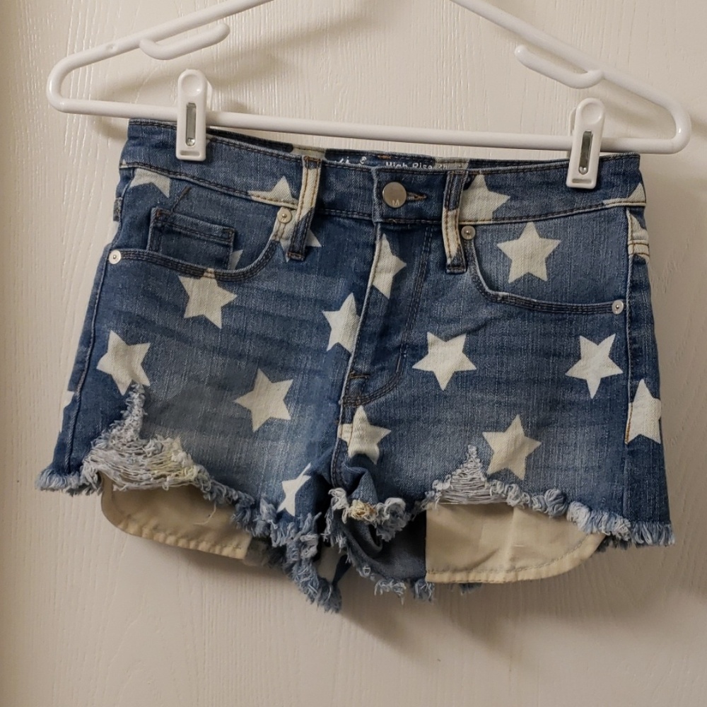 Mossimo Star print cut off short